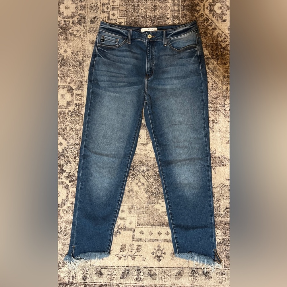 KanCan Women’s High Rise Raw Hem Frayed Ankle Jeans Size 11/29